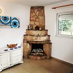 Monaxia Cottage